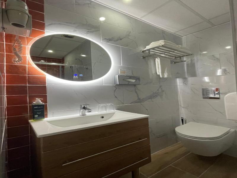 Brit Hotel Acacias image