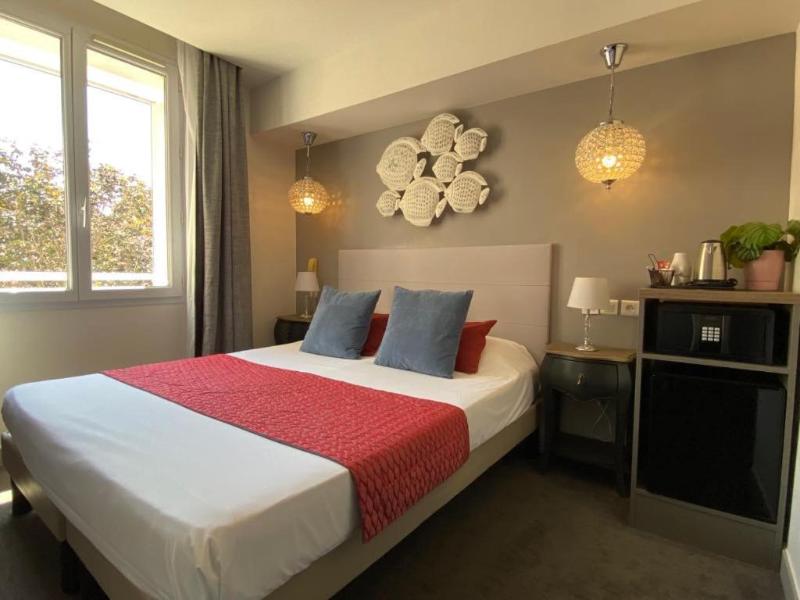 Brit Hotel Acacias image