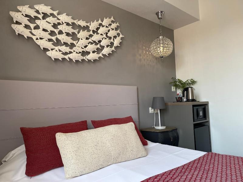 Brit Hotel Acacias image