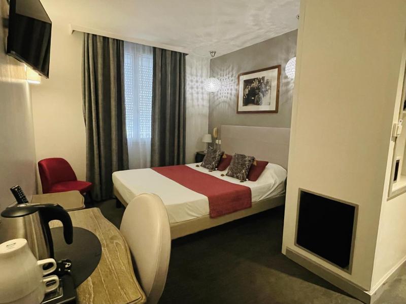 Brit Hotel Acacias image