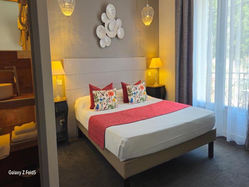 Brit Hotel Acacias image