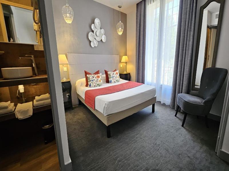 Brit Hotel Acacias image