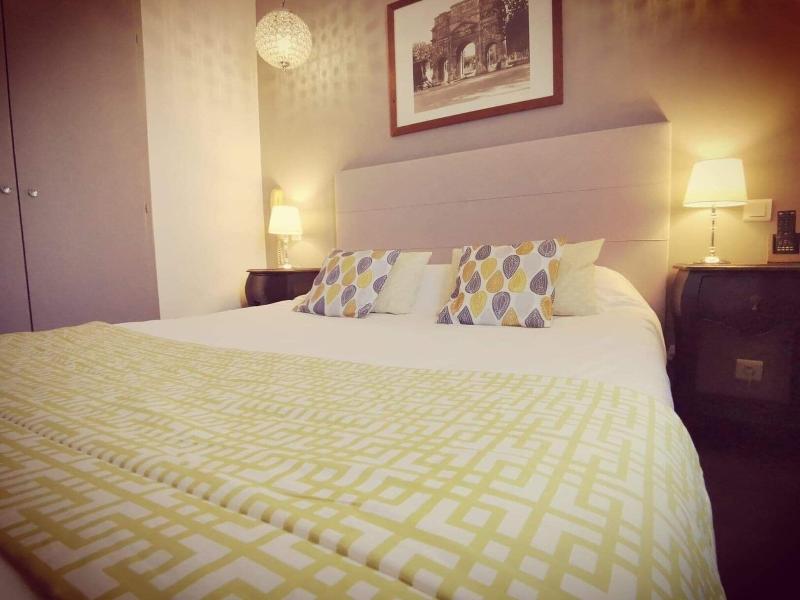 Brit Hotel Acacias image