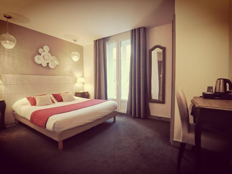 Brit Hotel Acacias image