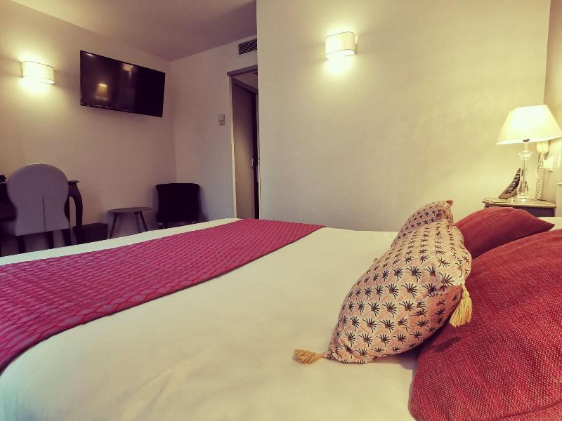 Brit Hotel Acacias image