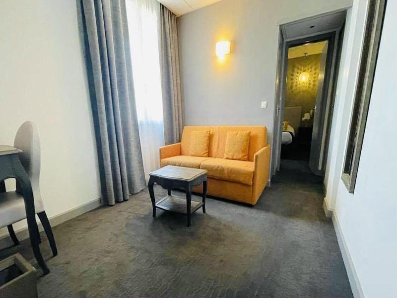Brit Hotel Acacias image