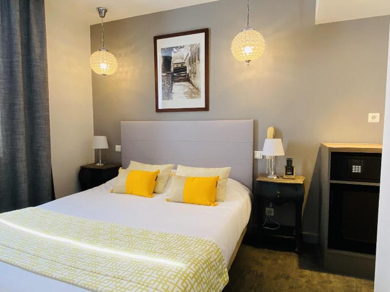 Brit Hotel Acacias image