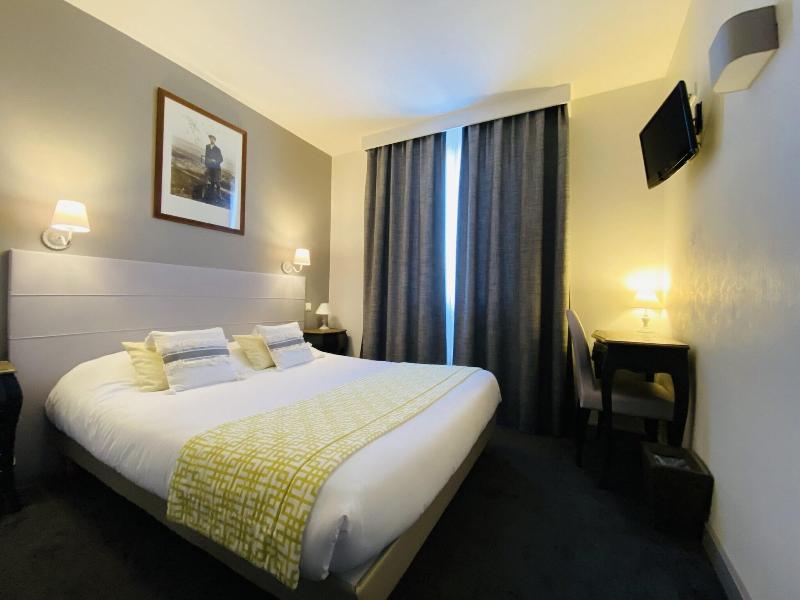 Brit Hotel Acacias image