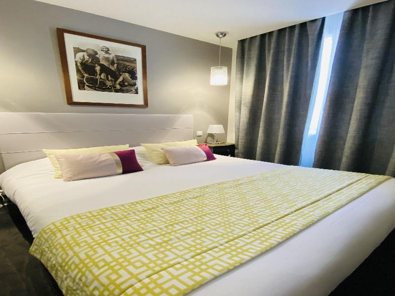 Brit Hotel Acacias image
