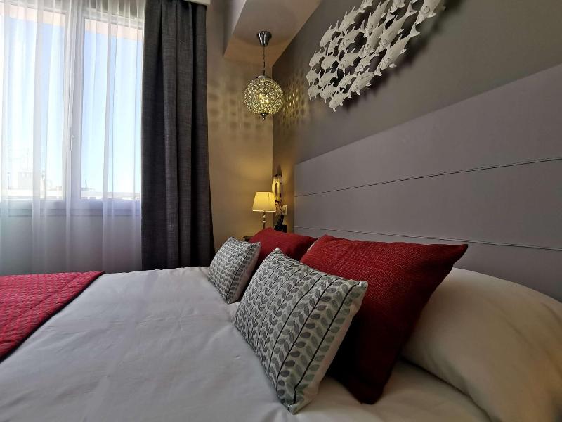 Brit Hotel Acacias image