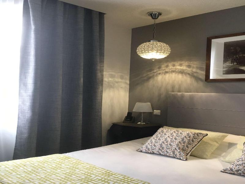 Brit Hotel Acacias image