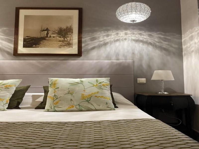 Brit Hotel Acacias image