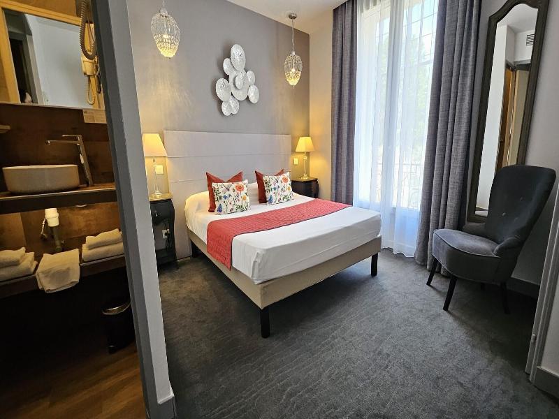 Brit Hotel Acacias image
