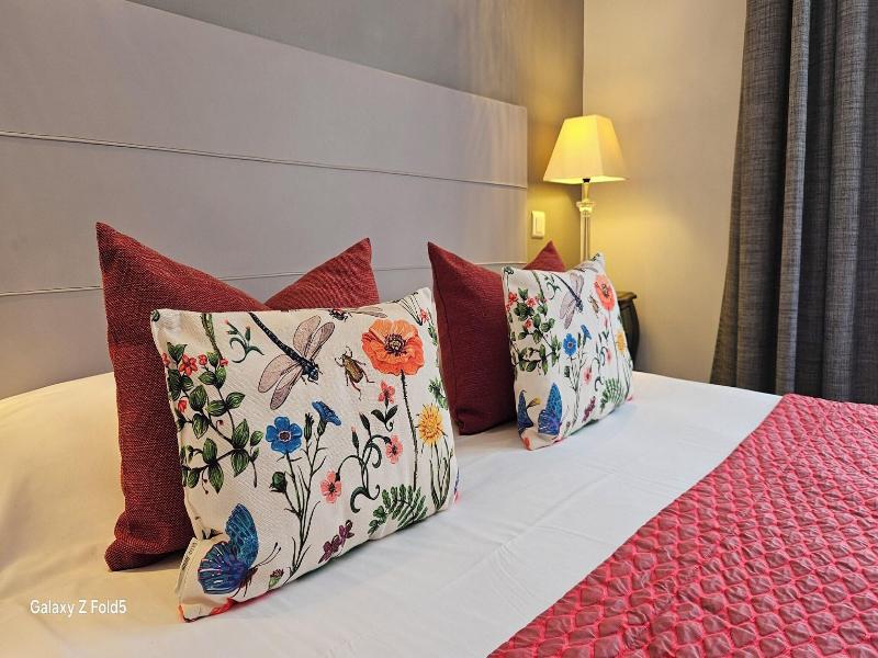 Brit Hotel Acacias image