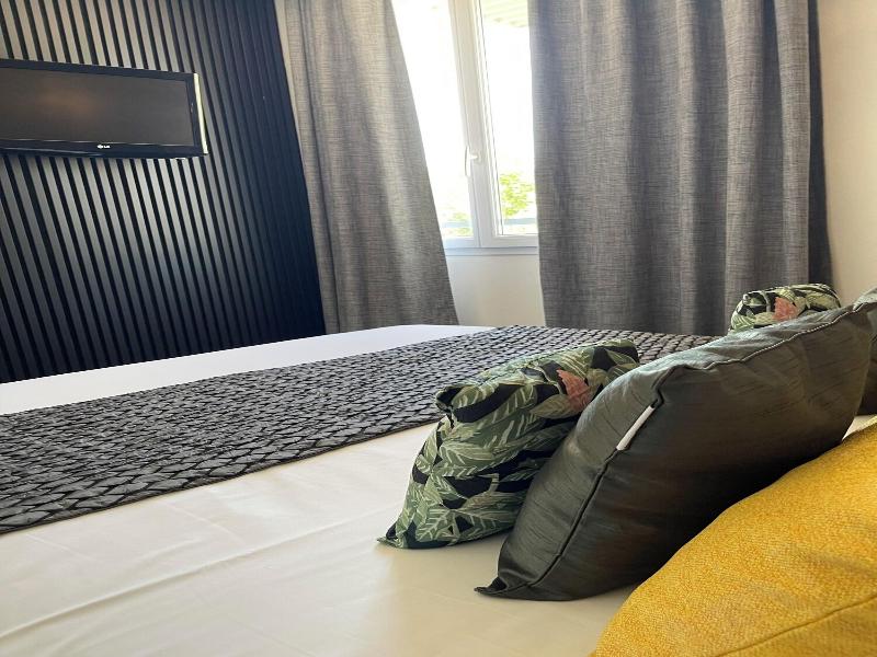 Brit Hotel Acacias image