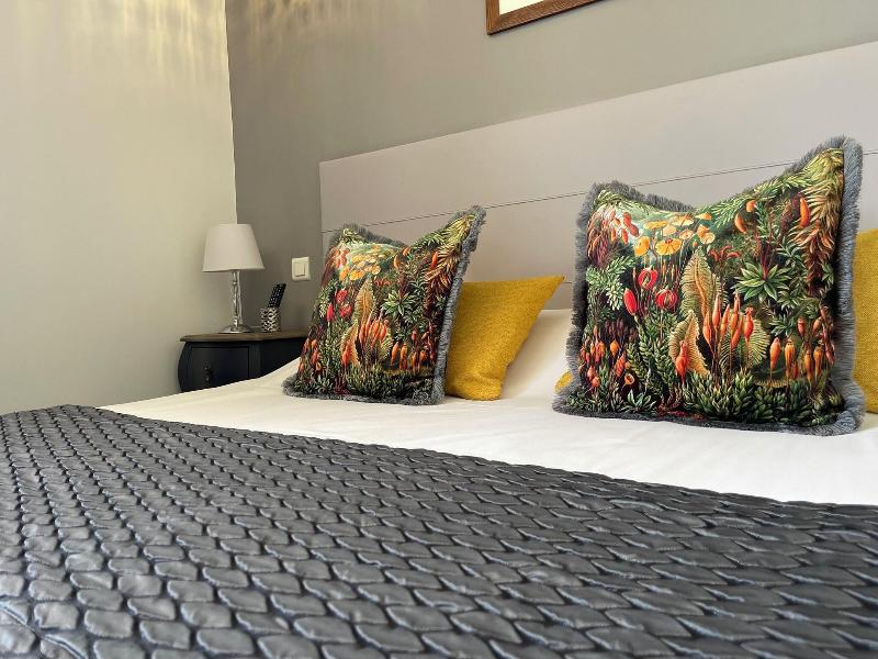 Brit Hotel Acacias image