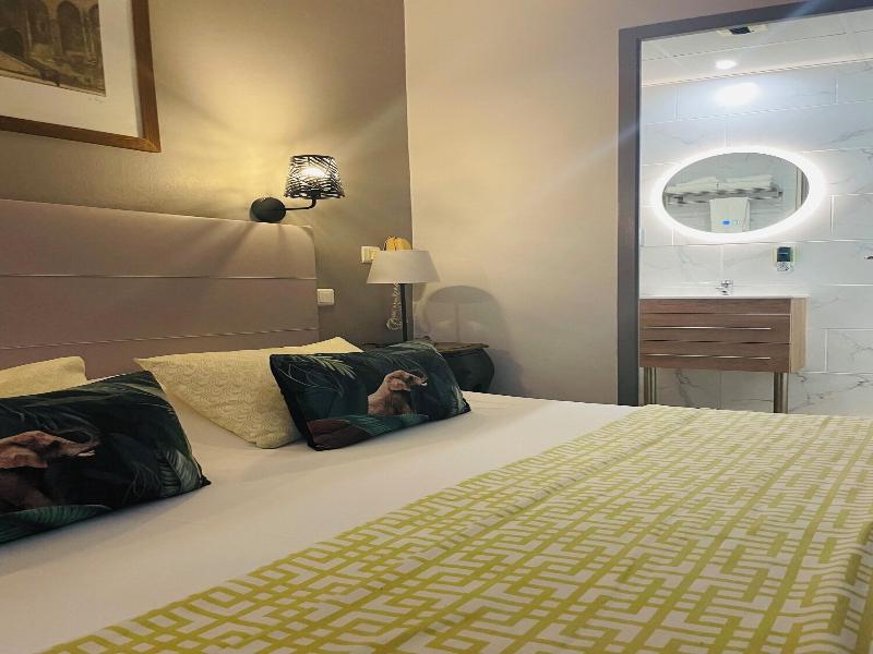 Brit Hotel Acacias image