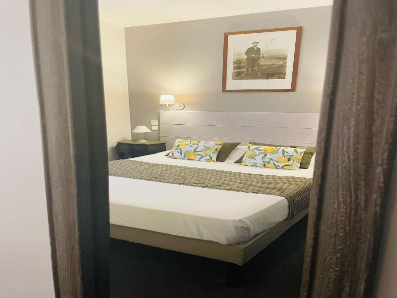 Brit Hotel Acacias image