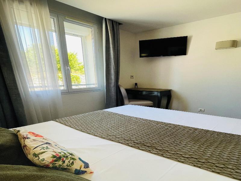 Brit Hotel Acacias image