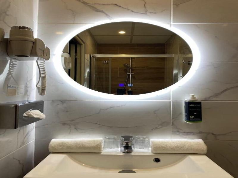 Brit Hotel Acacias image