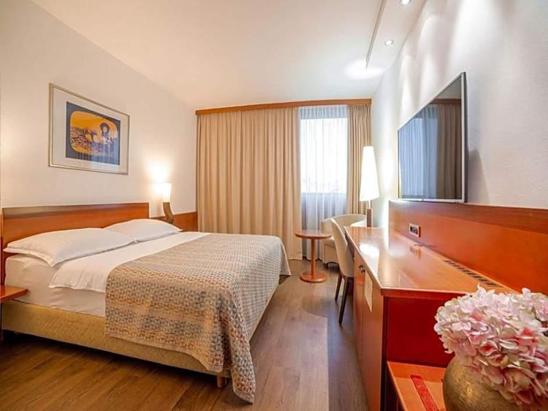 Perla Casino & Hotel image