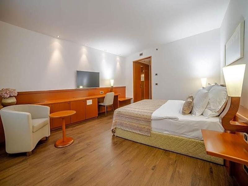 Perla Casino & Hotel image