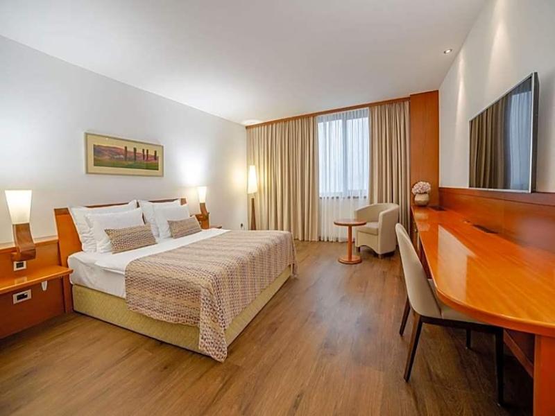 Perla Casino & Hotel image