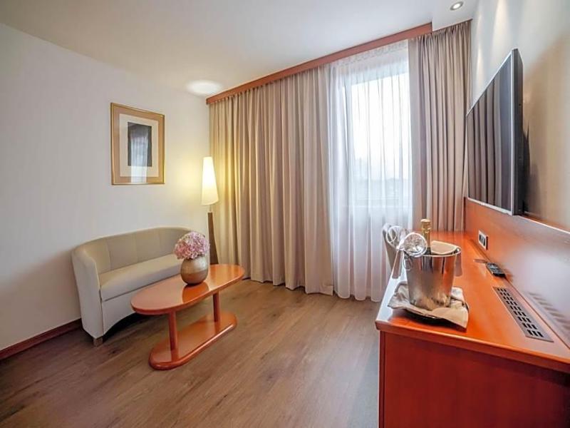 Perla Casino & Hotel image