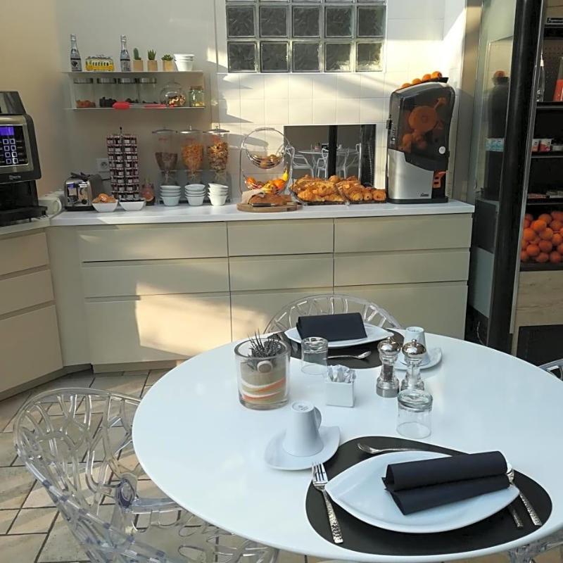 Hotel Jean Moët image