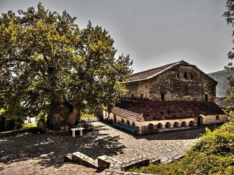 Sintrivanis Mountain image