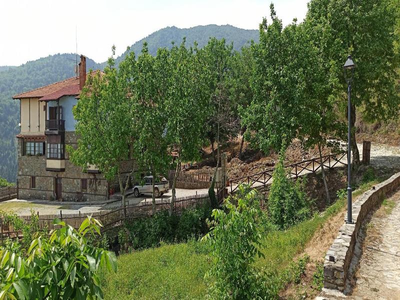 Sintrivanis Mountain image