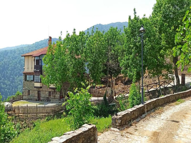 Sintrivanis Mountain image