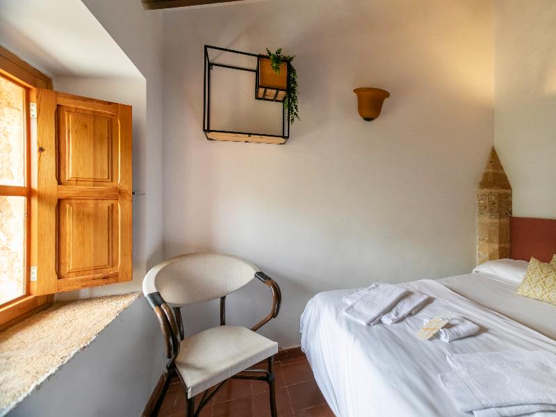 Petit Hotel Hostatgeria La Victoria image