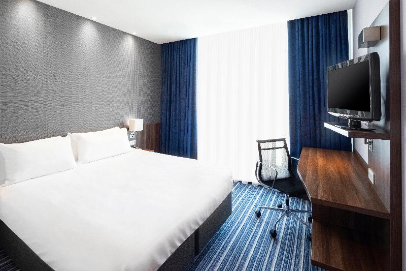 Holiday Inn Express Rotterdam-Central Station image