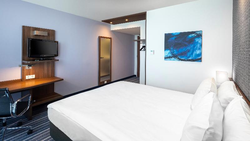 Holiday Inn Express Rotterdam-Central Station image