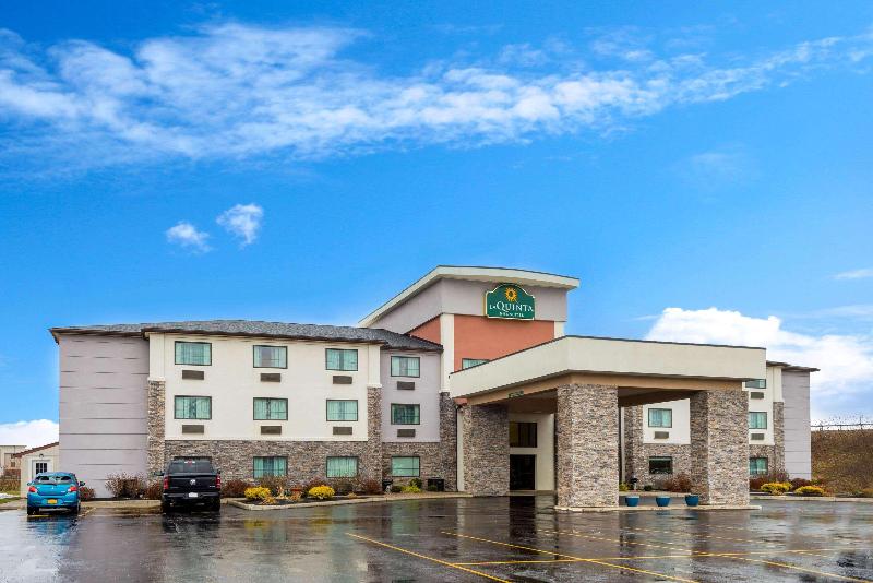 Quality Inn AND Suites Batavia-Darien Lake