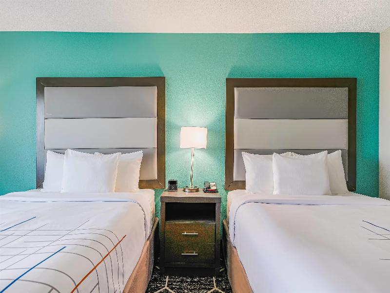 La Quinta Inn & Suites Batavia image