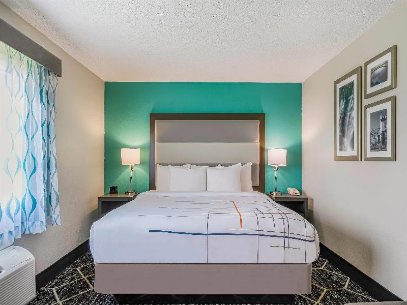 La Quinta Inn & Suites Batavia image