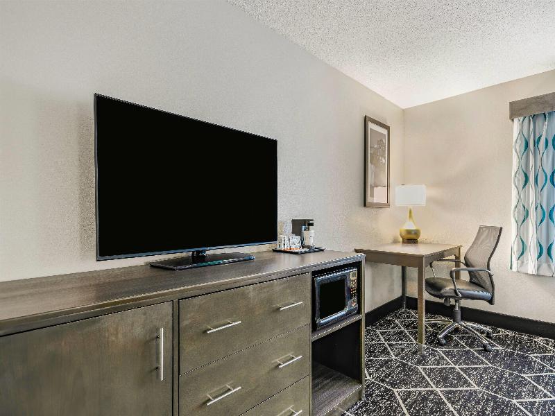 La Quinta Inn & Suites Batavia image