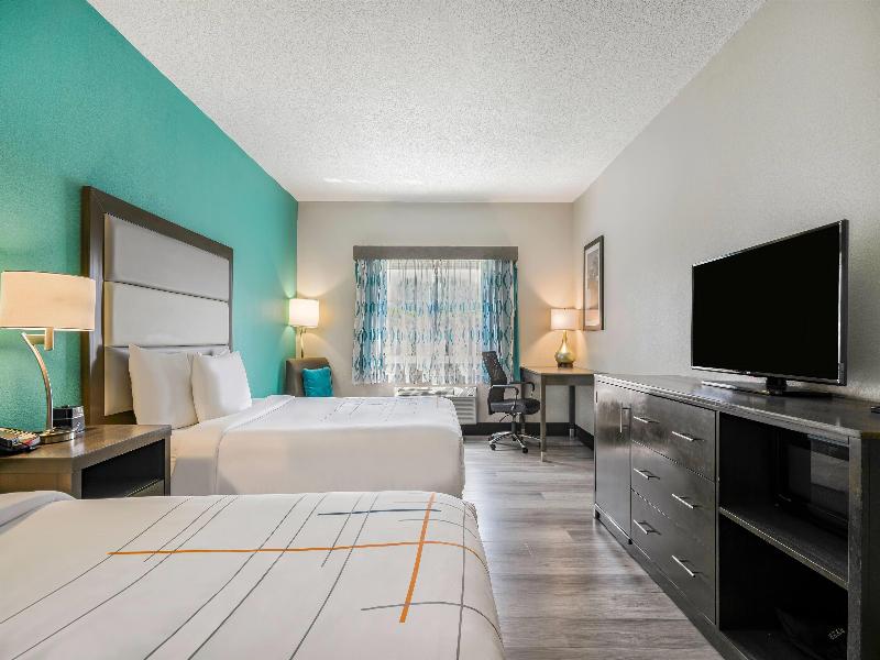 La Quinta Inn & Suites Batavia image
