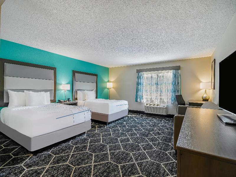 La Quinta Inn & Suites Batavia image