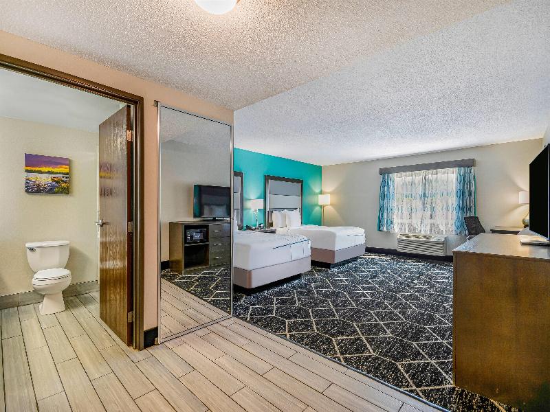 La Quinta Inn & Suites Batavia image