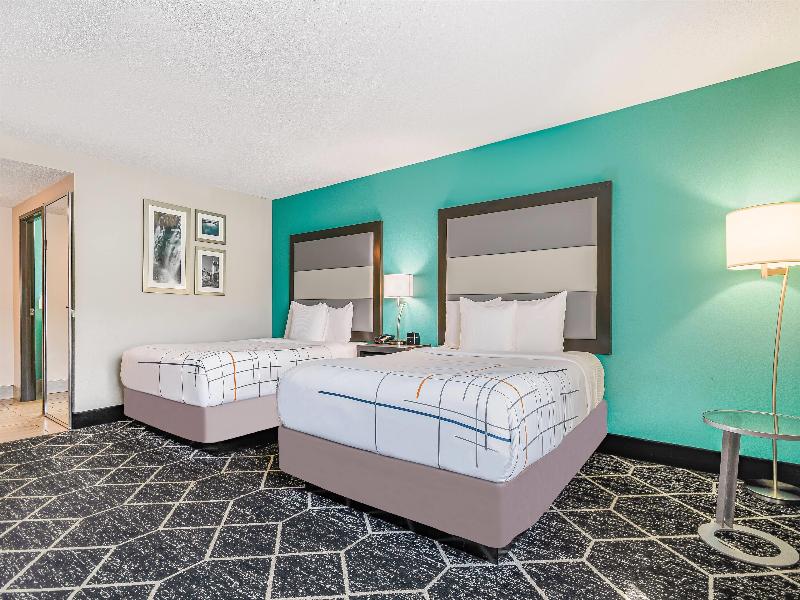 La Quinta Inn & Suites Batavia image