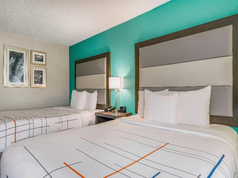 La Quinta Inn & Suites Batavia image