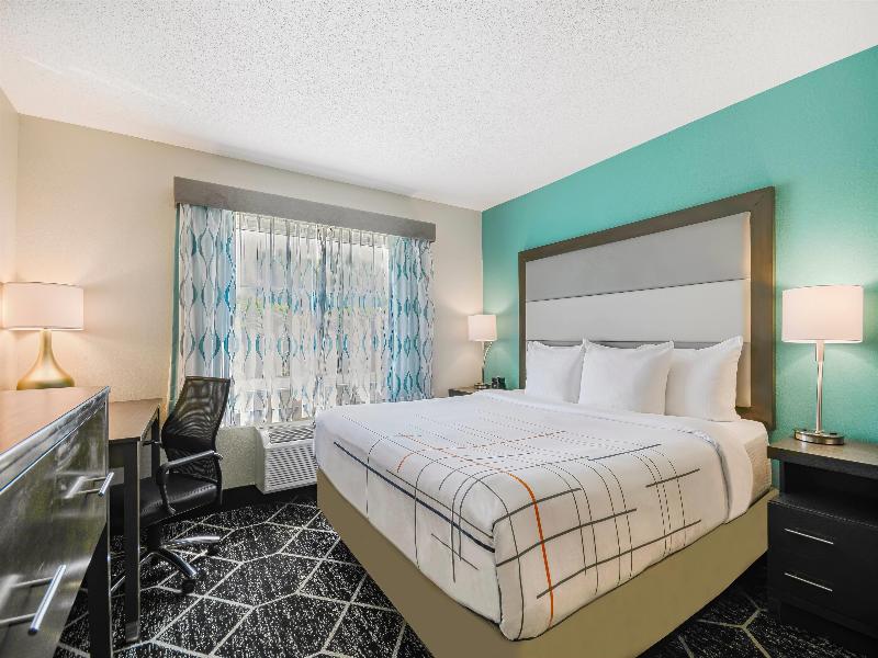 La Quinta Inn & Suites Batavia image