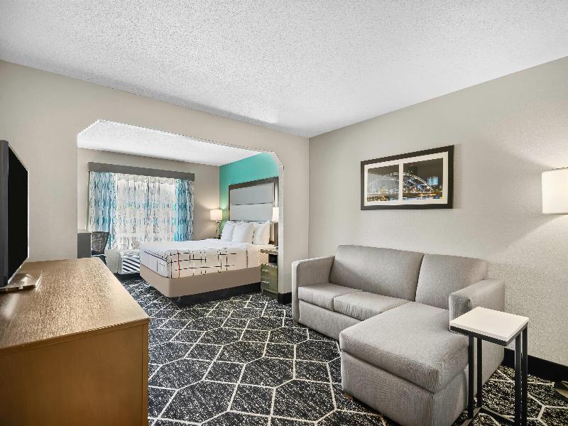 La Quinta Inn & Suites Batavia image