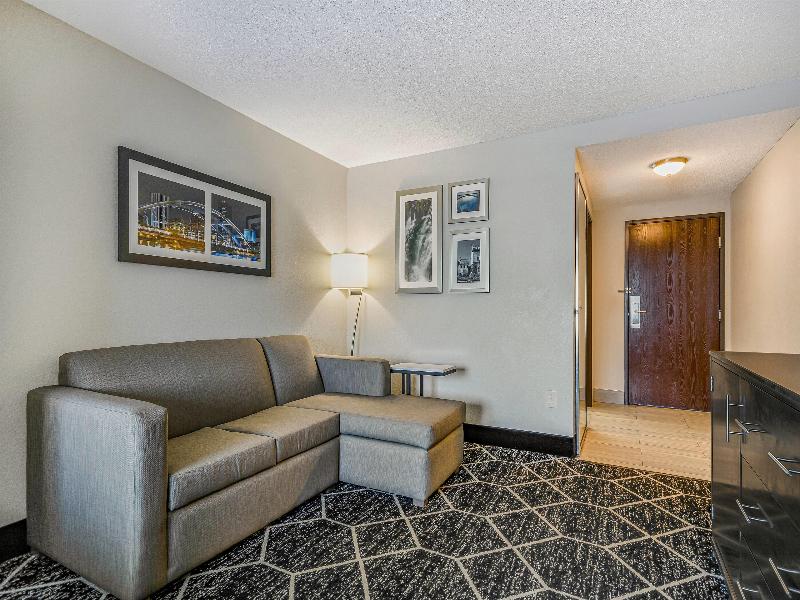 La Quinta Inn & Suites Batavia image