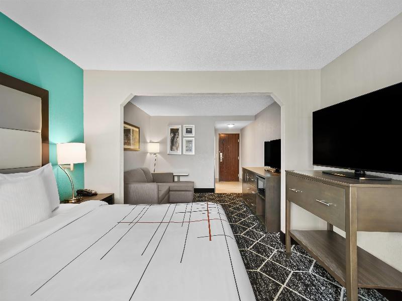 La Quinta Inn & Suites Batavia image