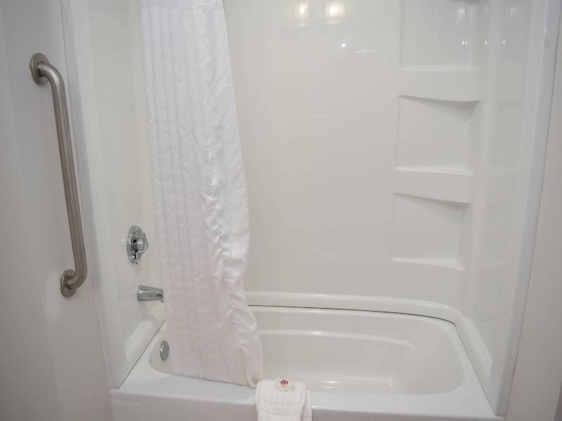 Comfort Inn & Suites Syracuse-Carrier Circle — photo 39
