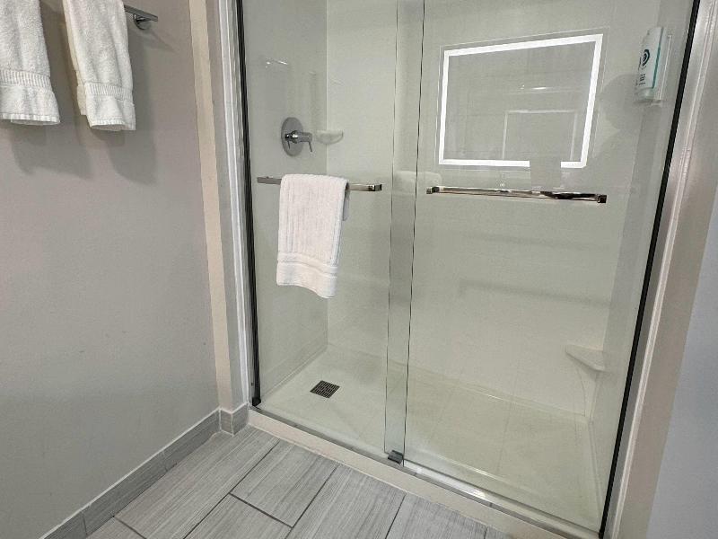 Comfort Inn & Suites Syracuse-Carrier Circle — photo 38